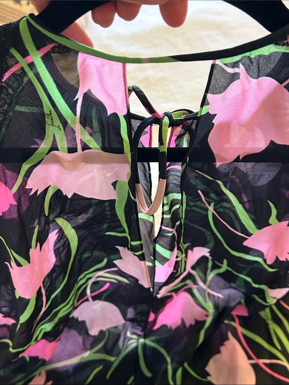 Vintage Claire Sandra Lucie Ann 60’s Black Floral Chemise with Pink Tulip Print - Picture 10 of 11